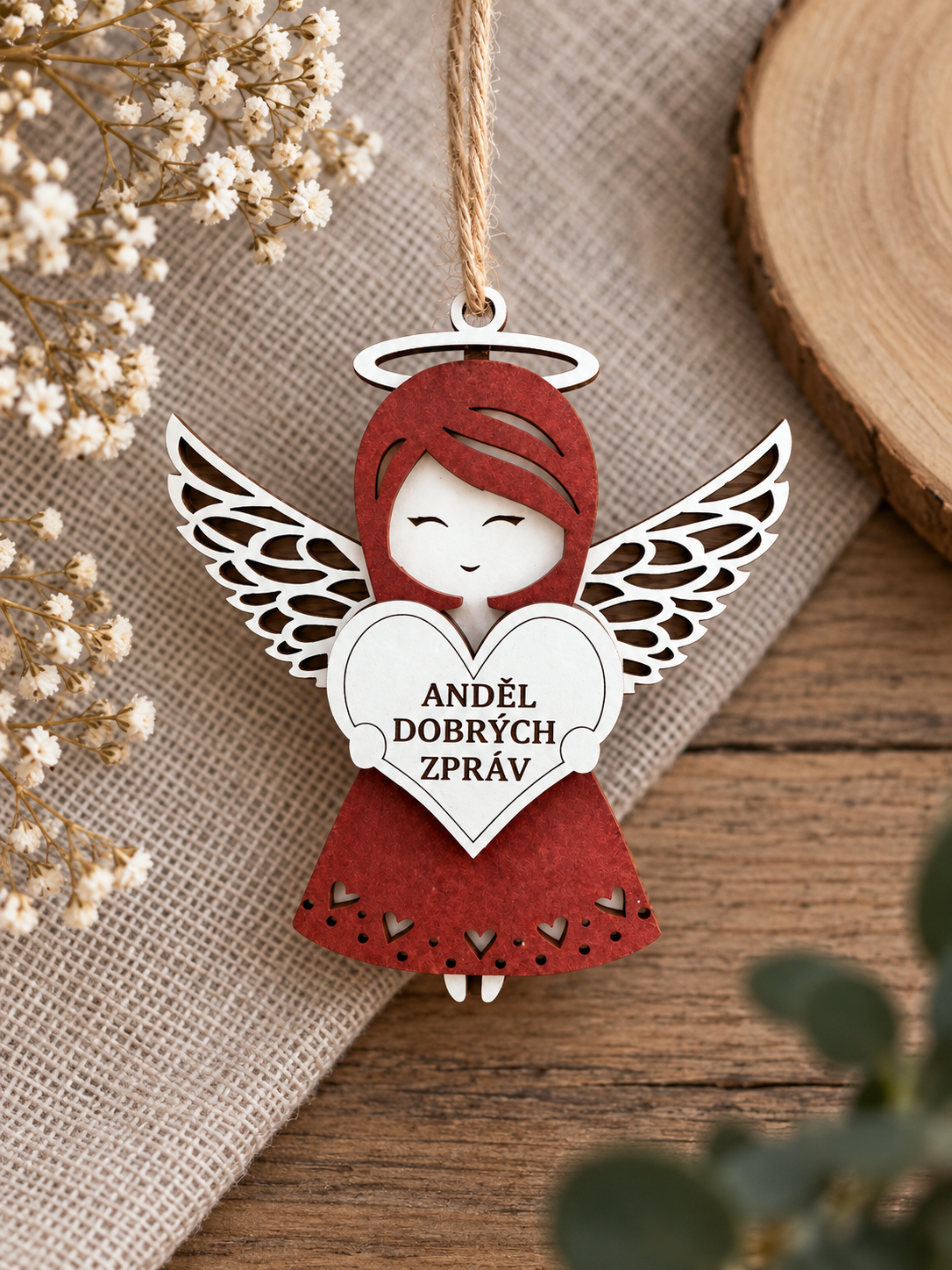 Dřevěný anděl s nápisem 12cm anděl dobrých zpráv