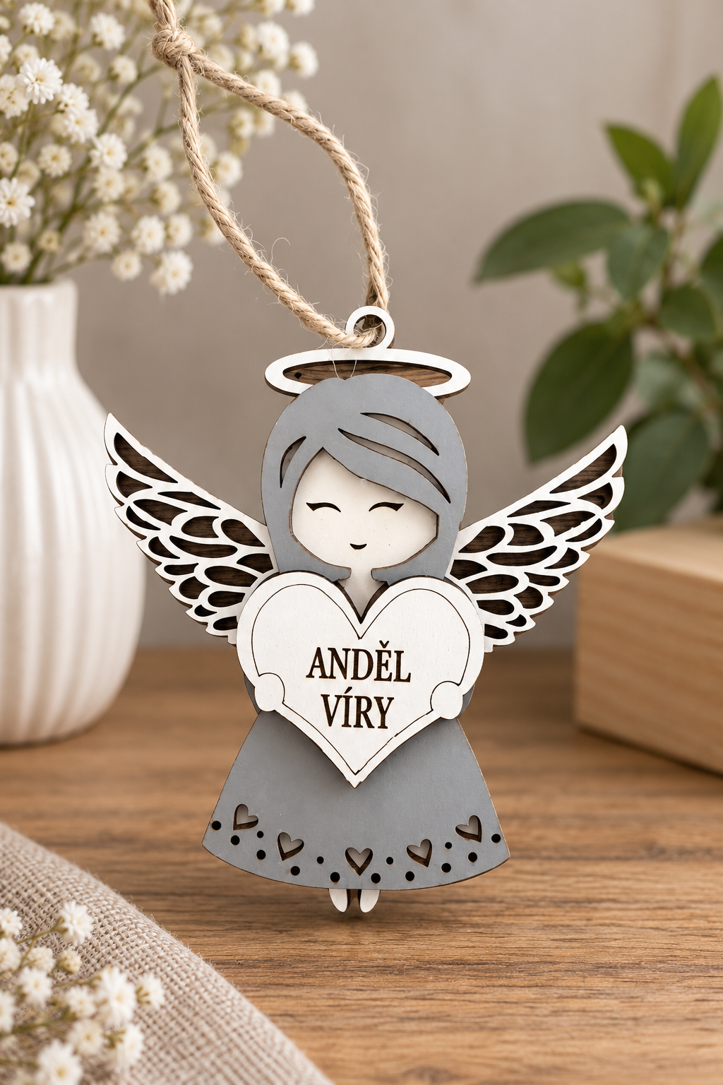 Anděl dřevo 12cm Anděl víry